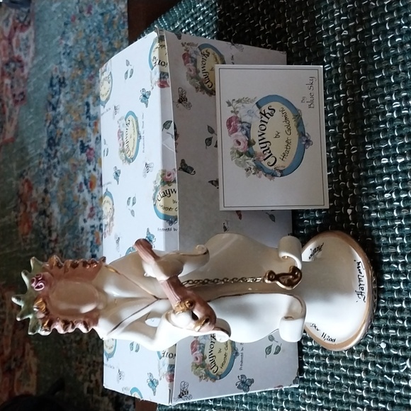 Clayworks Other - Clayworks Harmony Mandolene Statue of Liberty figurine cream gold pink green